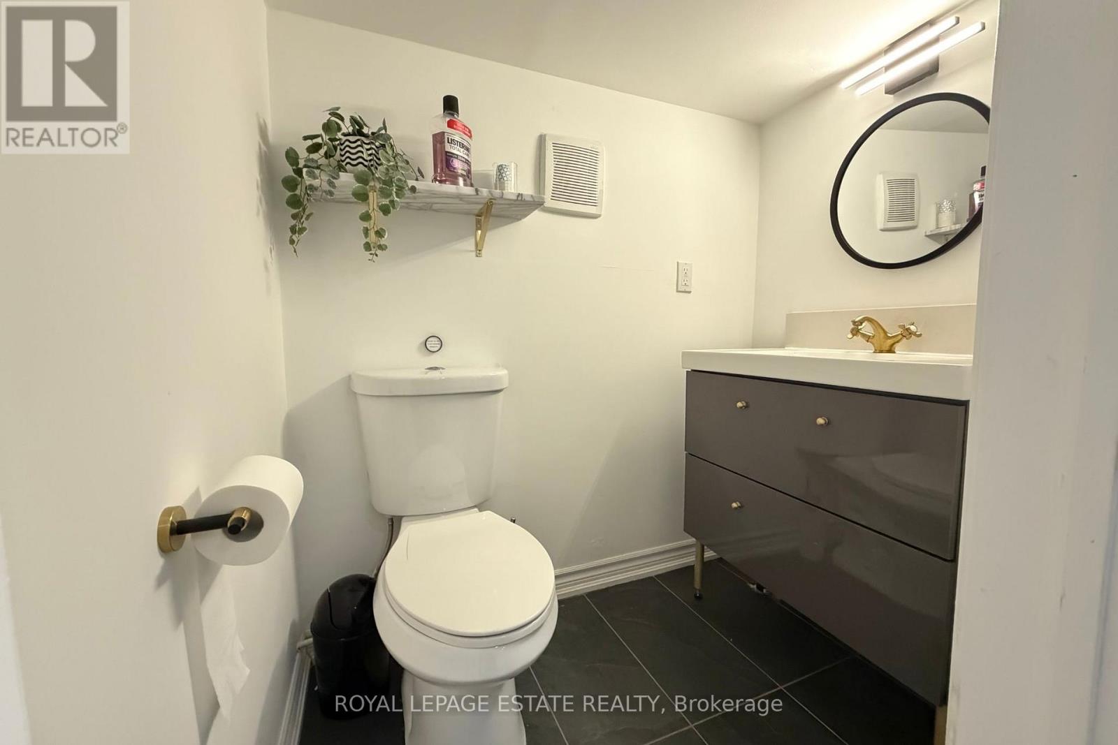 1144 Queen Street E Property Photo 12