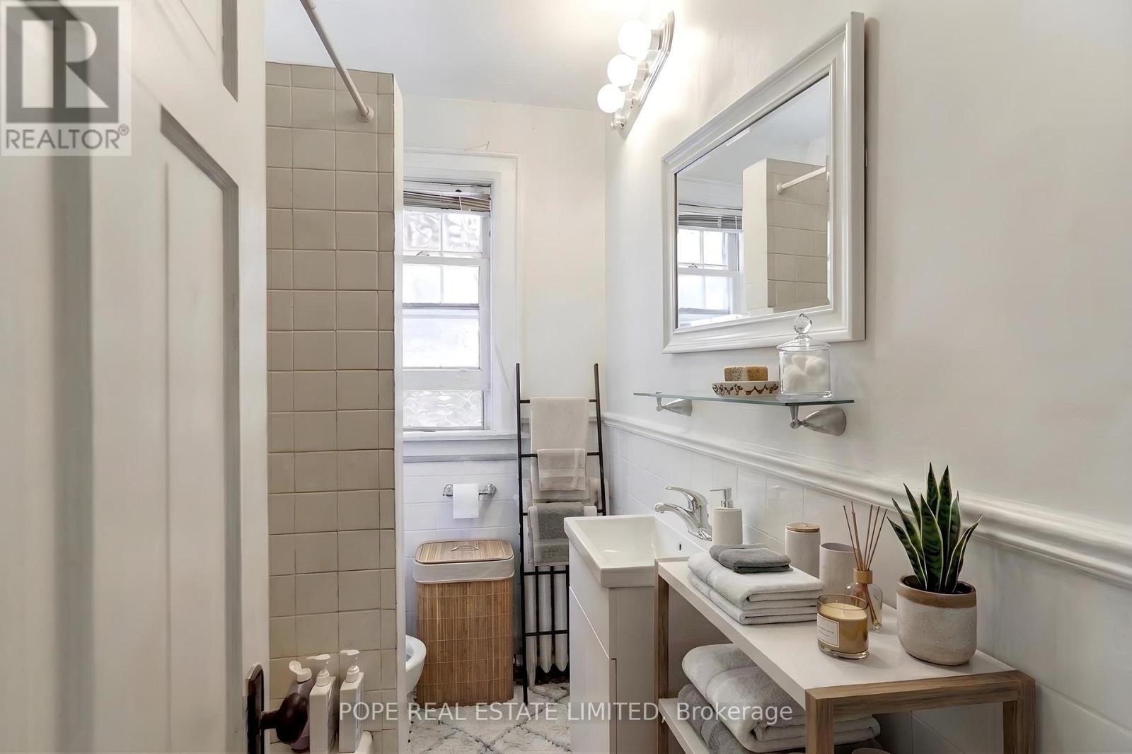 18 Edgewood Avenue Property Photo 11