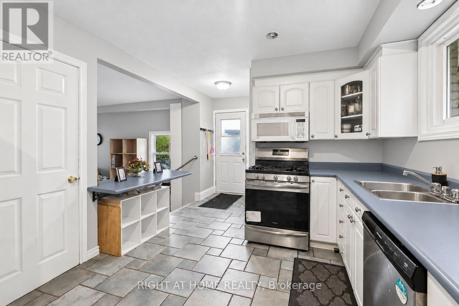 701 Central Park Boulevard N Property Photo 5