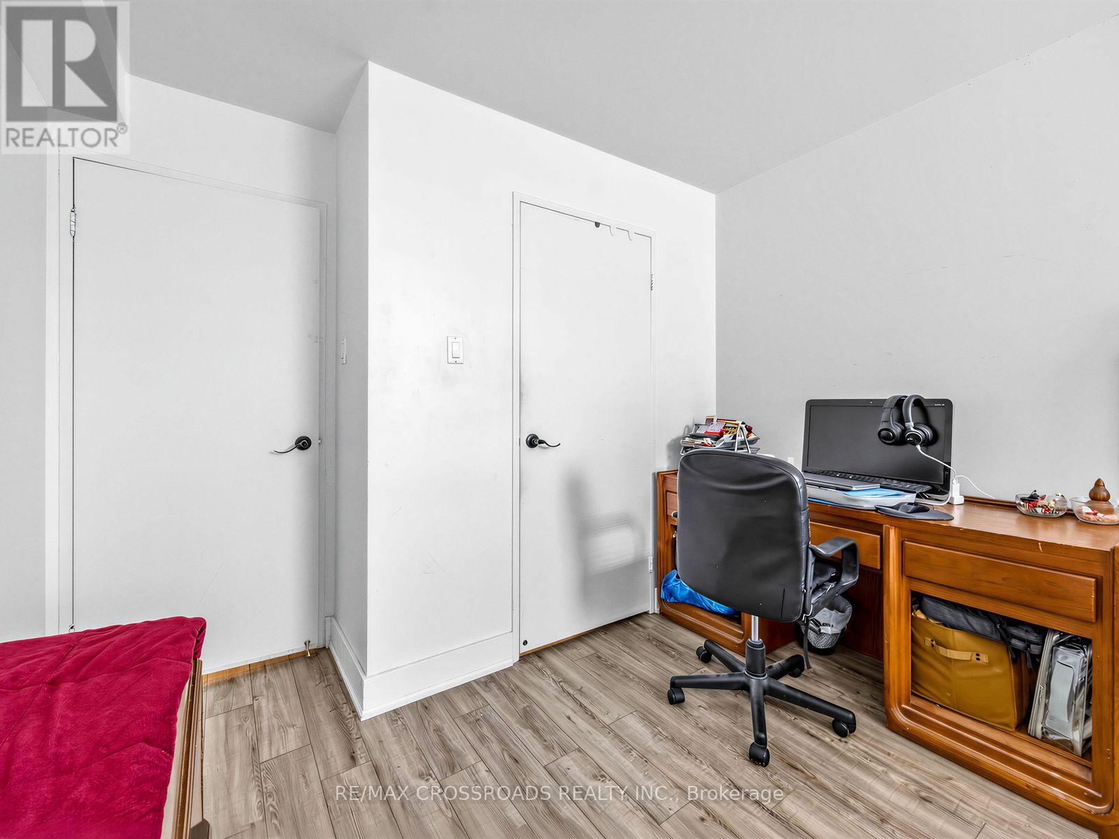 504 - 4060 Lawrence Avenue E Property Photo 22