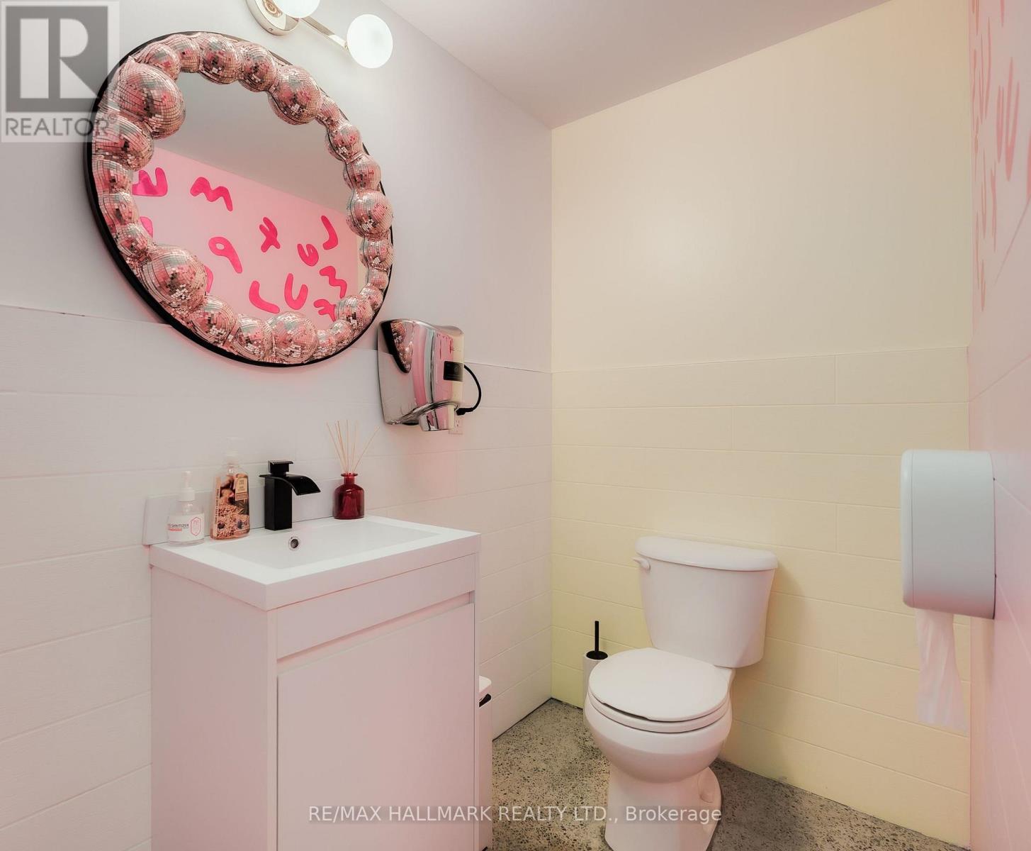 800 Danforth Avenue Property Photo 14