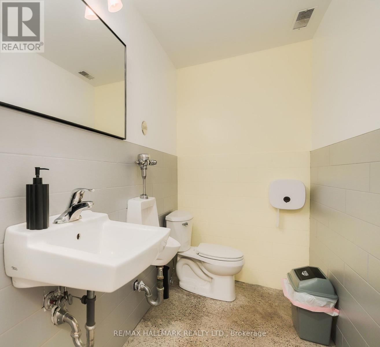 800 Danforth Avenue Property Photo 18