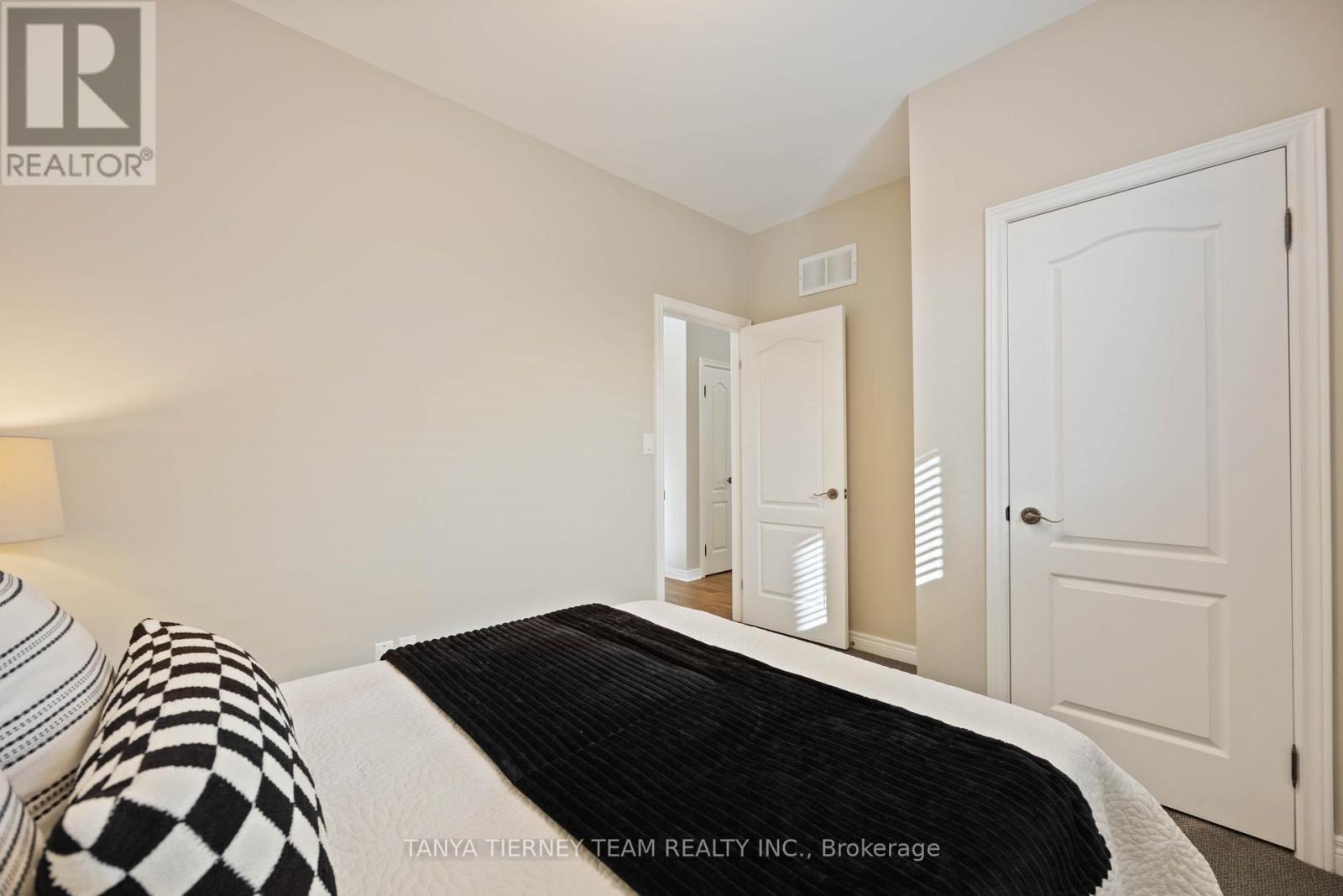 16 Cody Avenue Property Photo 31