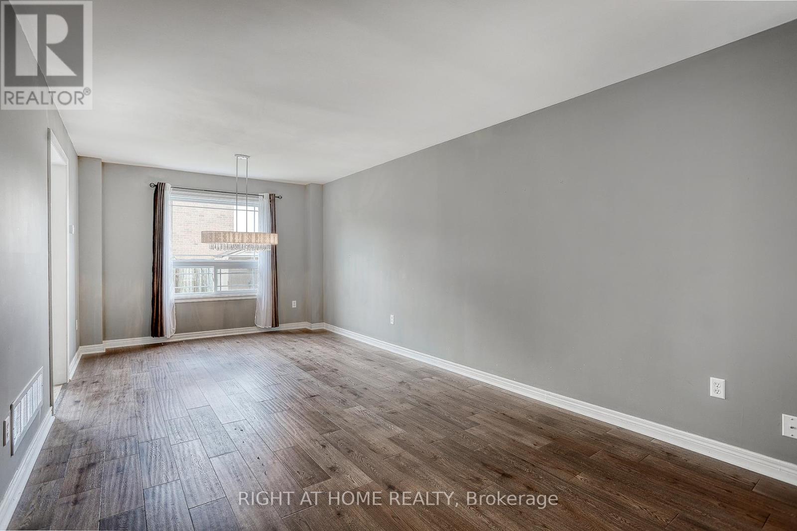Upper - 37 Brockman Crescent Property Photo 6