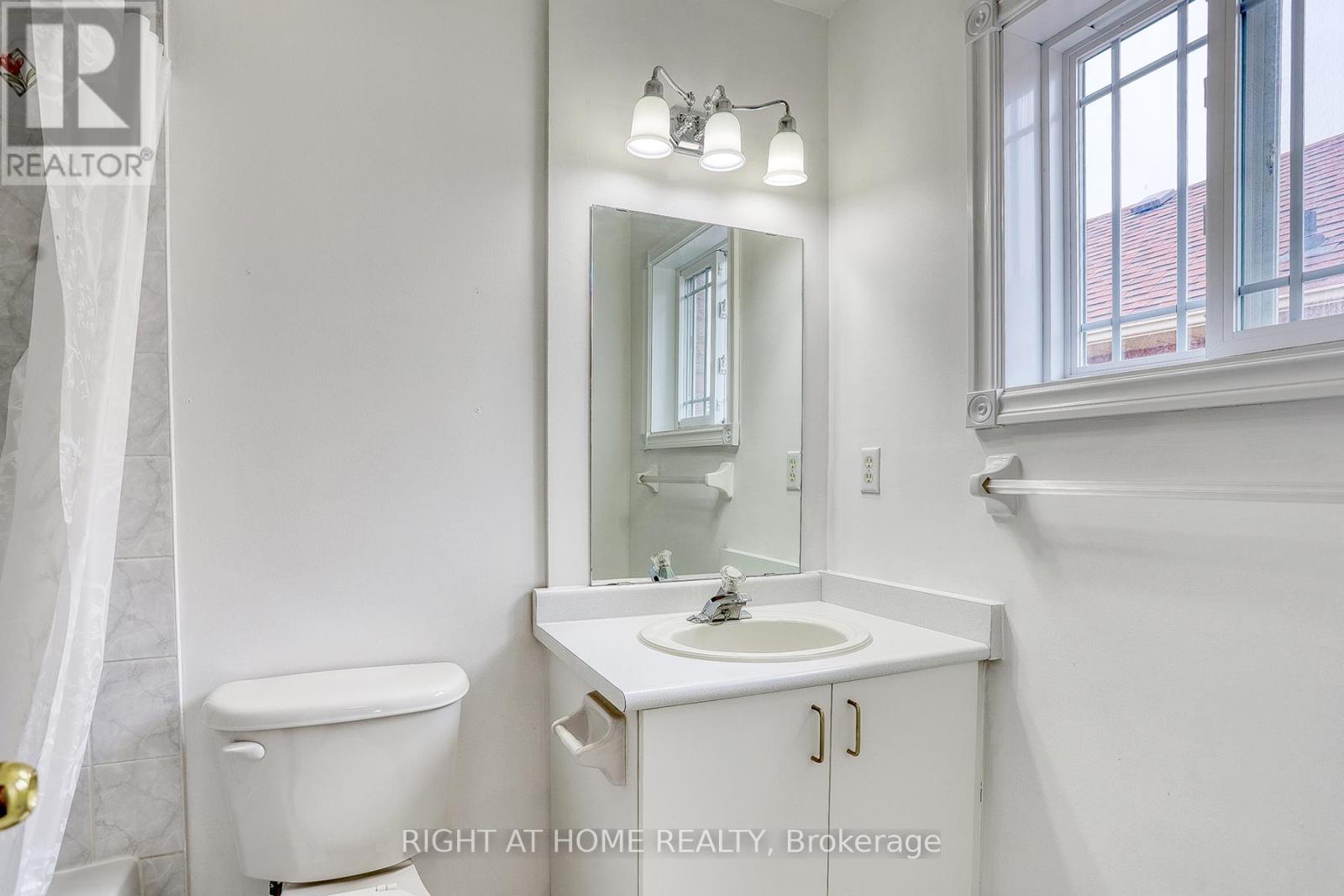 Upper - 37 Brockman Crescent Property Photo 19