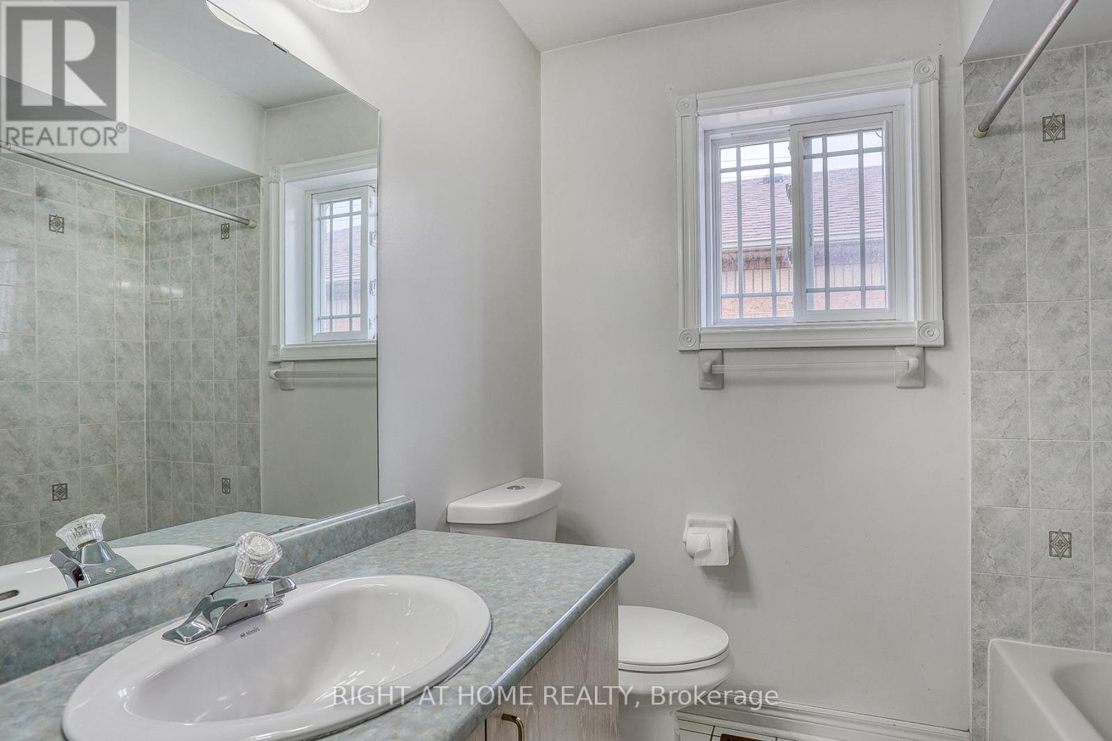 Upper - 37 Brockman Crescent Property Photo 25