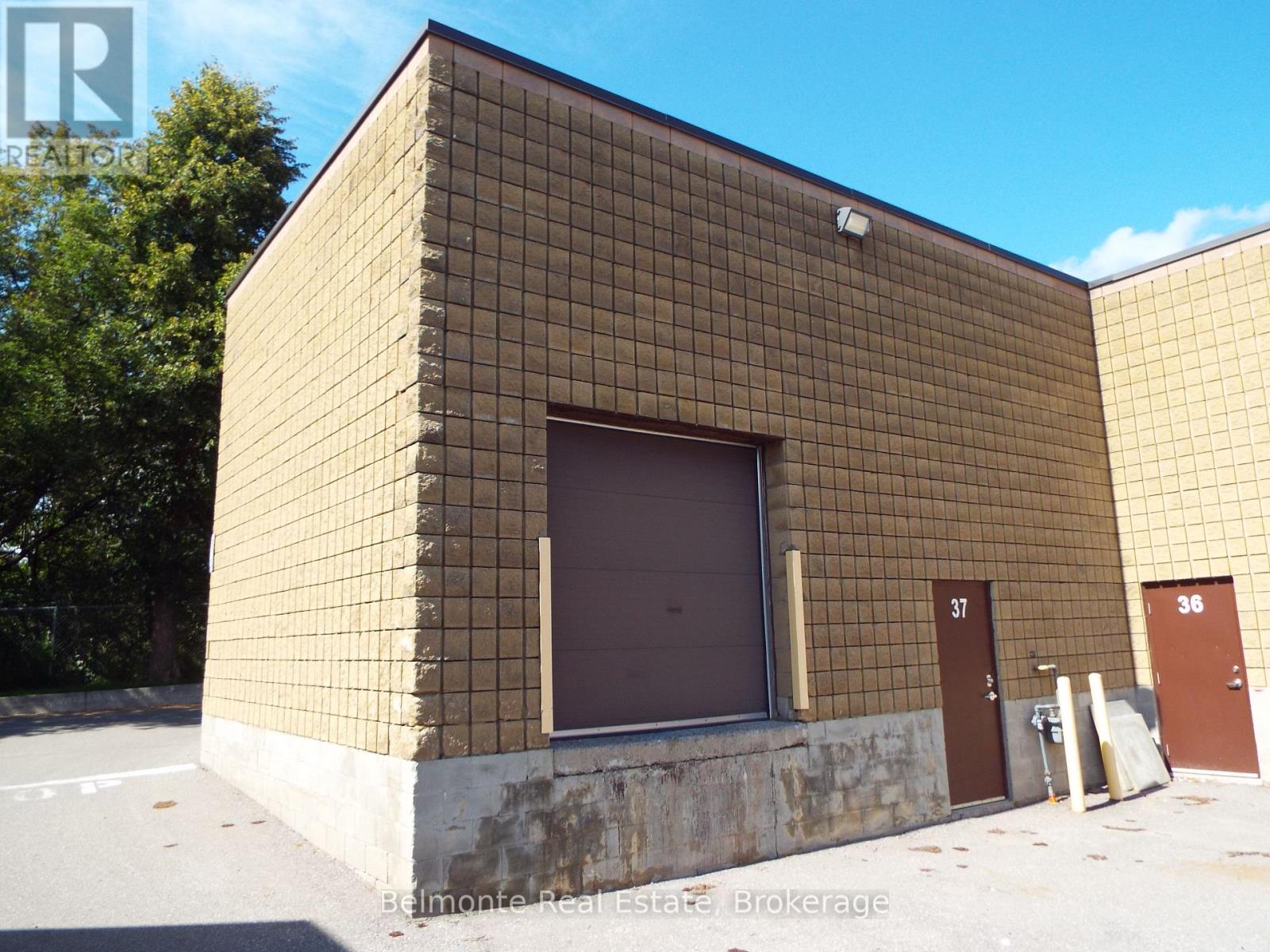 37 - 1621 Mcewen Drive Property Photo 3