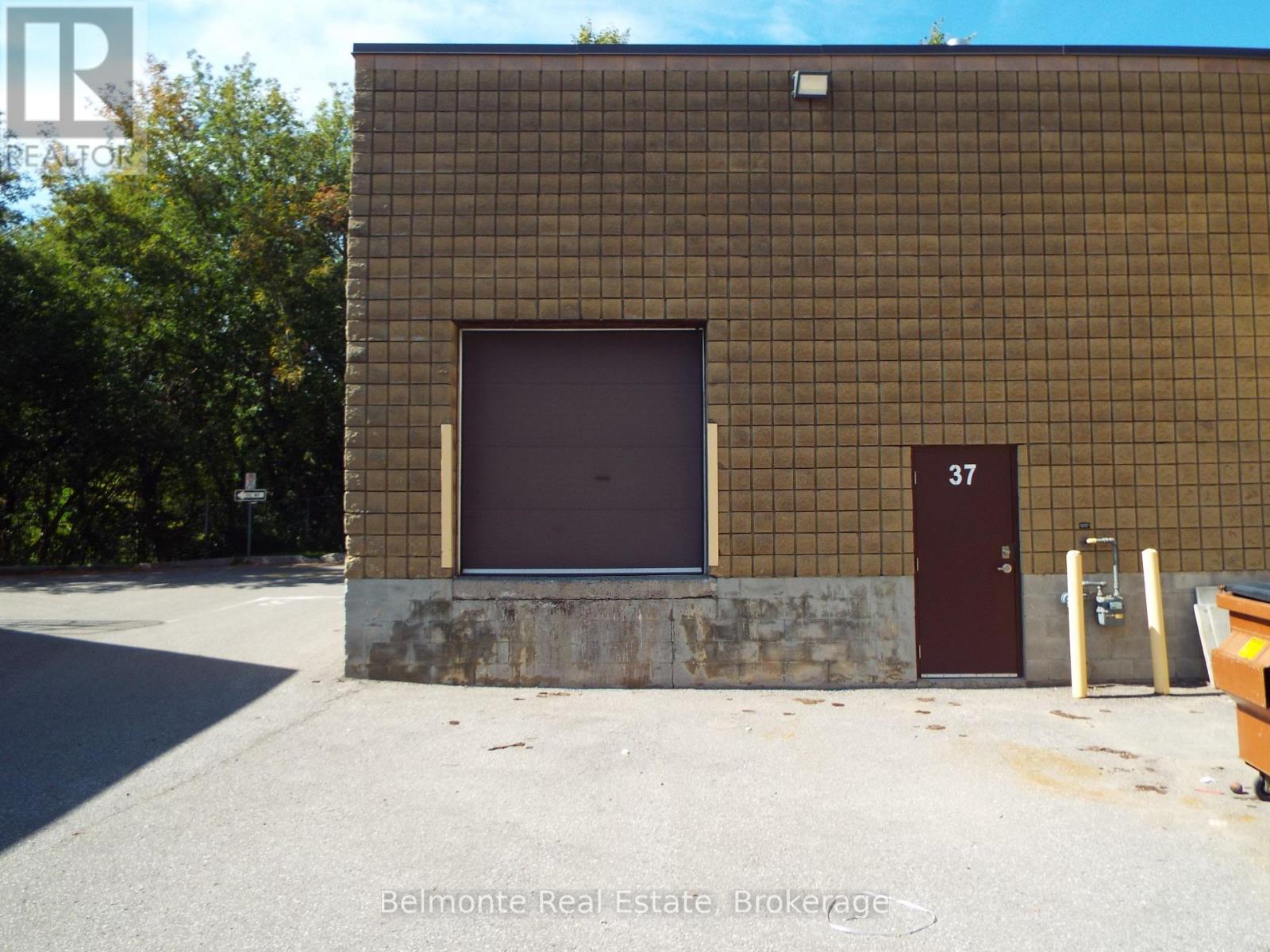 37 - 1621 Mcewen Drive Property Photo 4