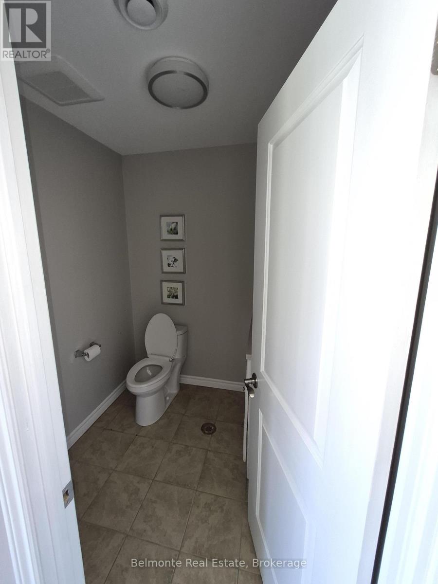 37 - 1621 Mcewen Drive Property Photo 11