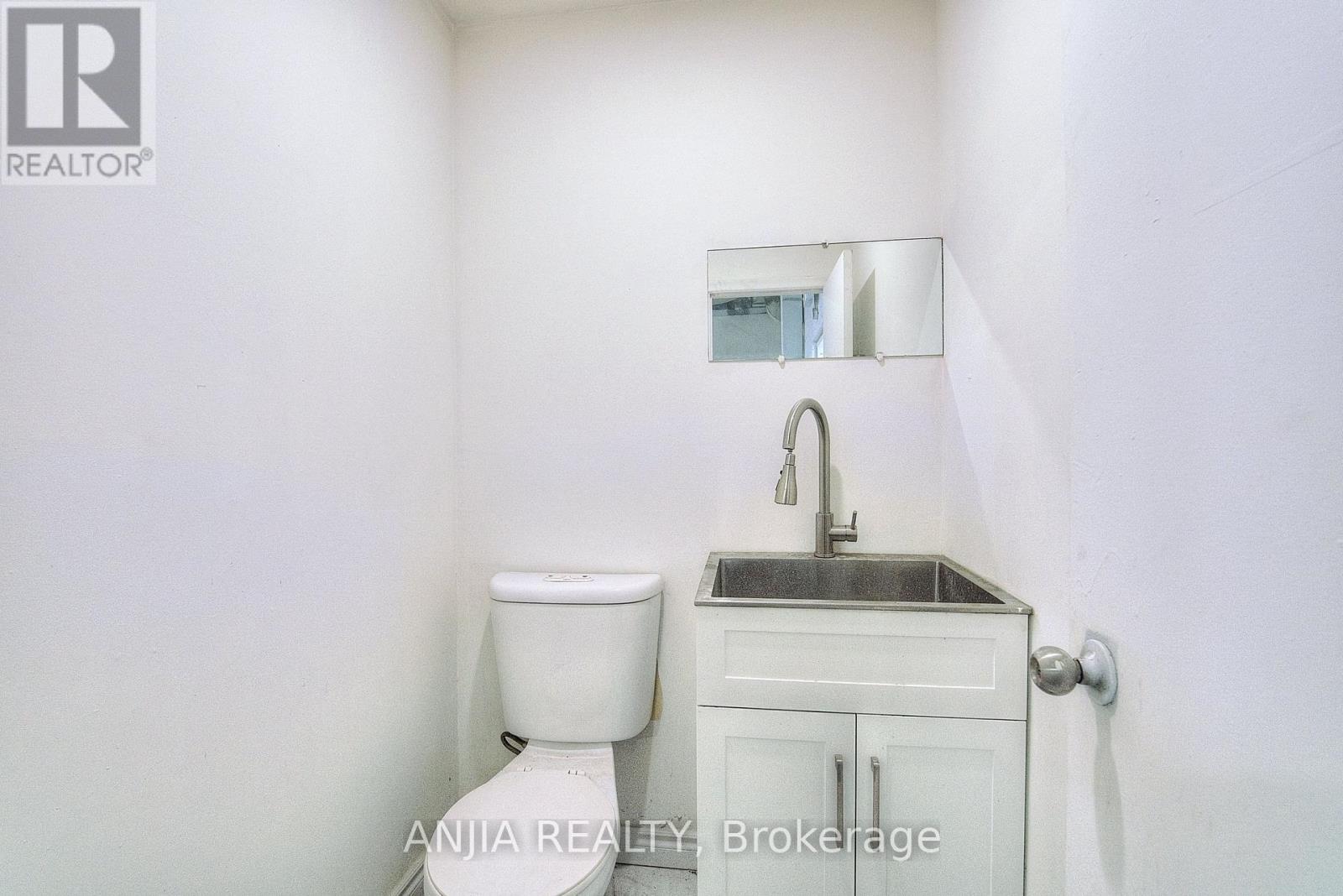 17 - 1710 Midland Avenue Property Photo 6