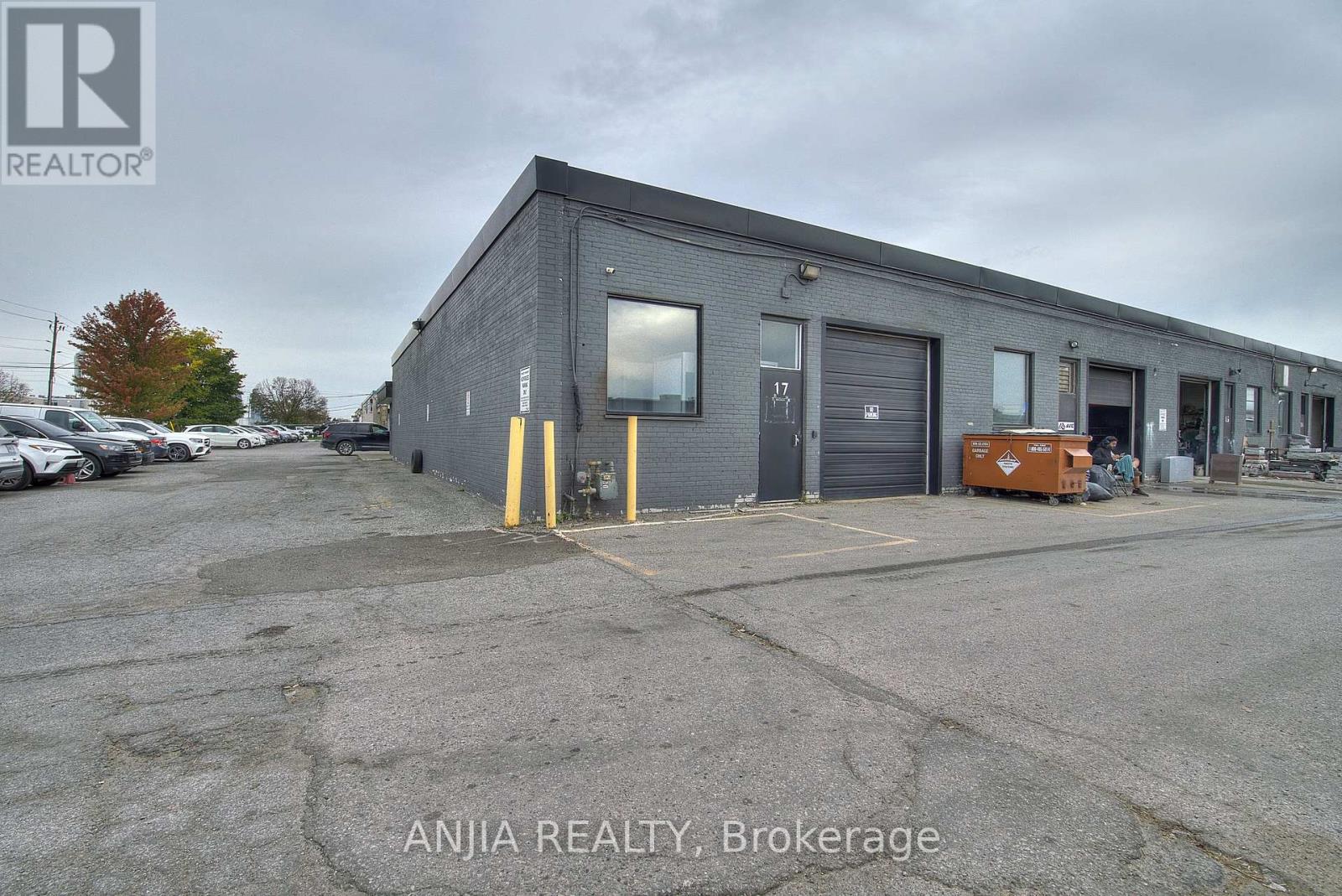 17 - 1710 Midland Avenue Property Photo 8