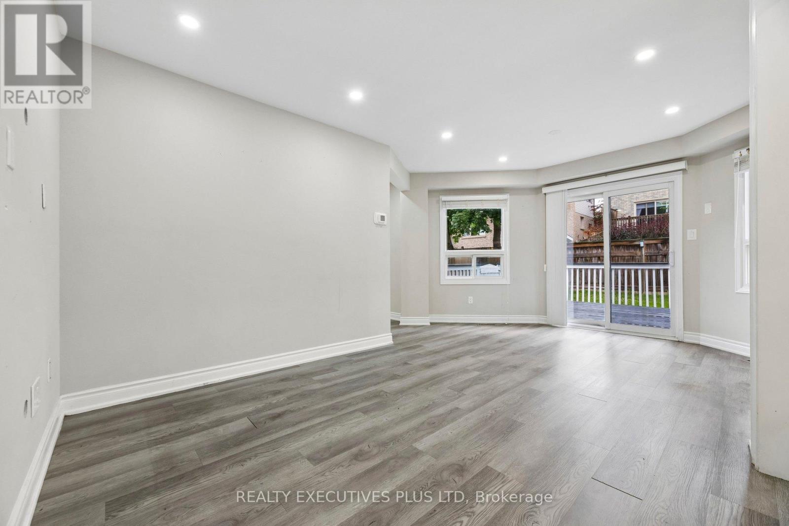 693 Barnes Crescent Property Photo 9