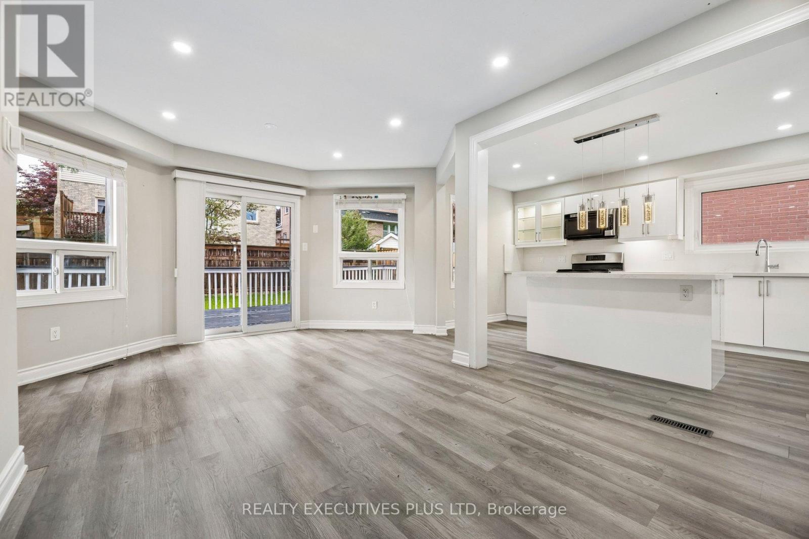 693 Barnes Crescent Property Photo 10