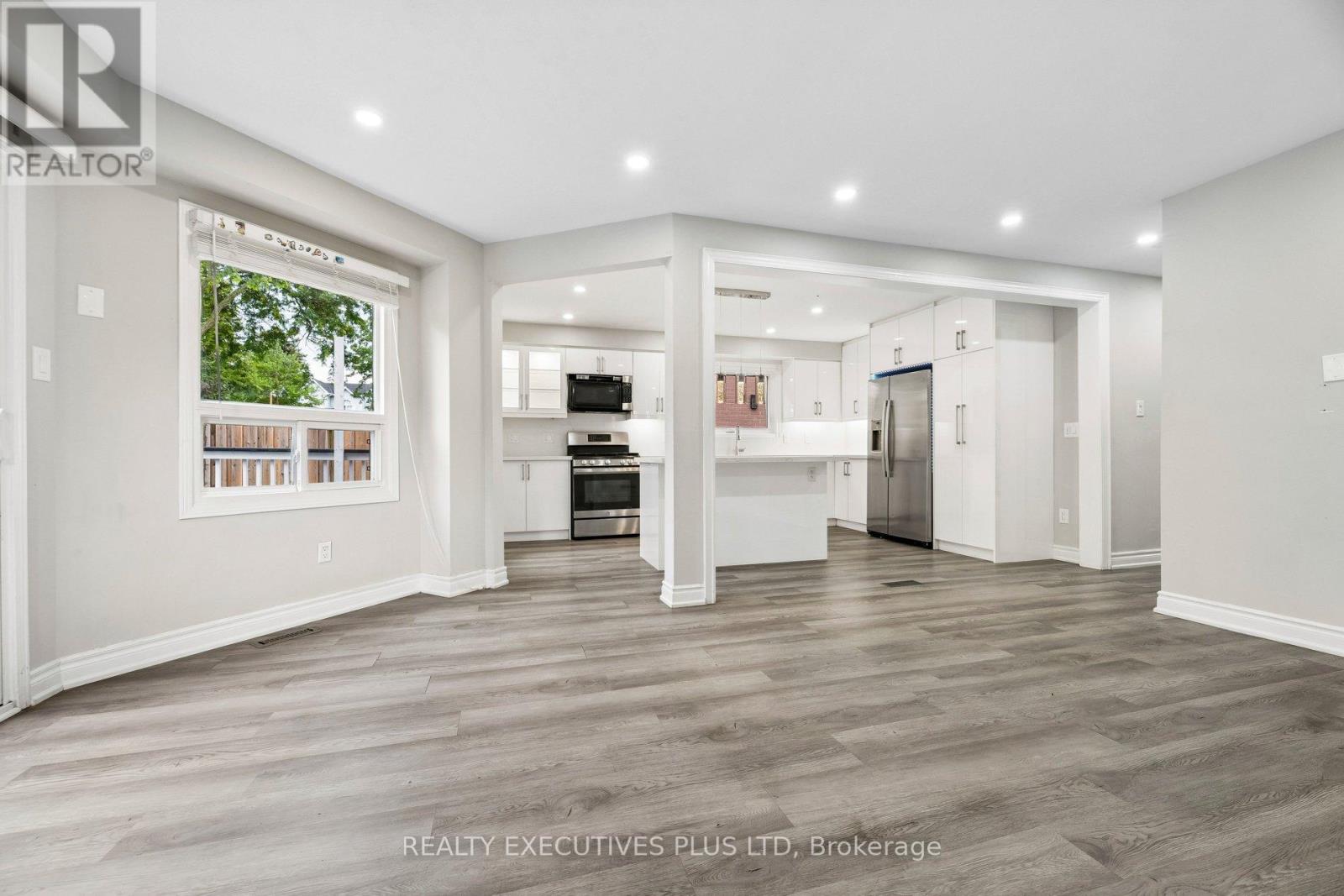693 Barnes Crescent Property Photo 11