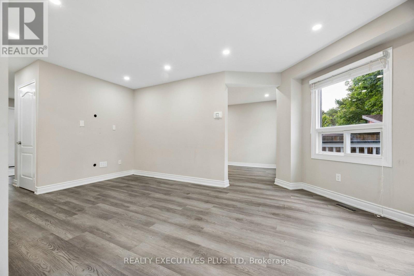 693 Barnes Crescent Property Photo 12