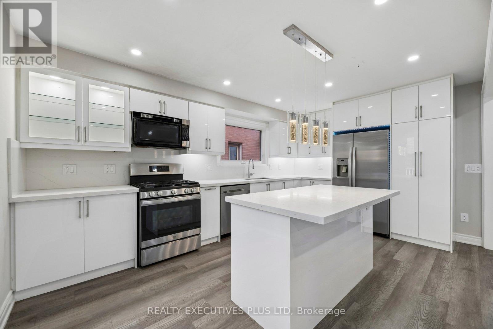 693 Barnes Crescent Property Photo 19