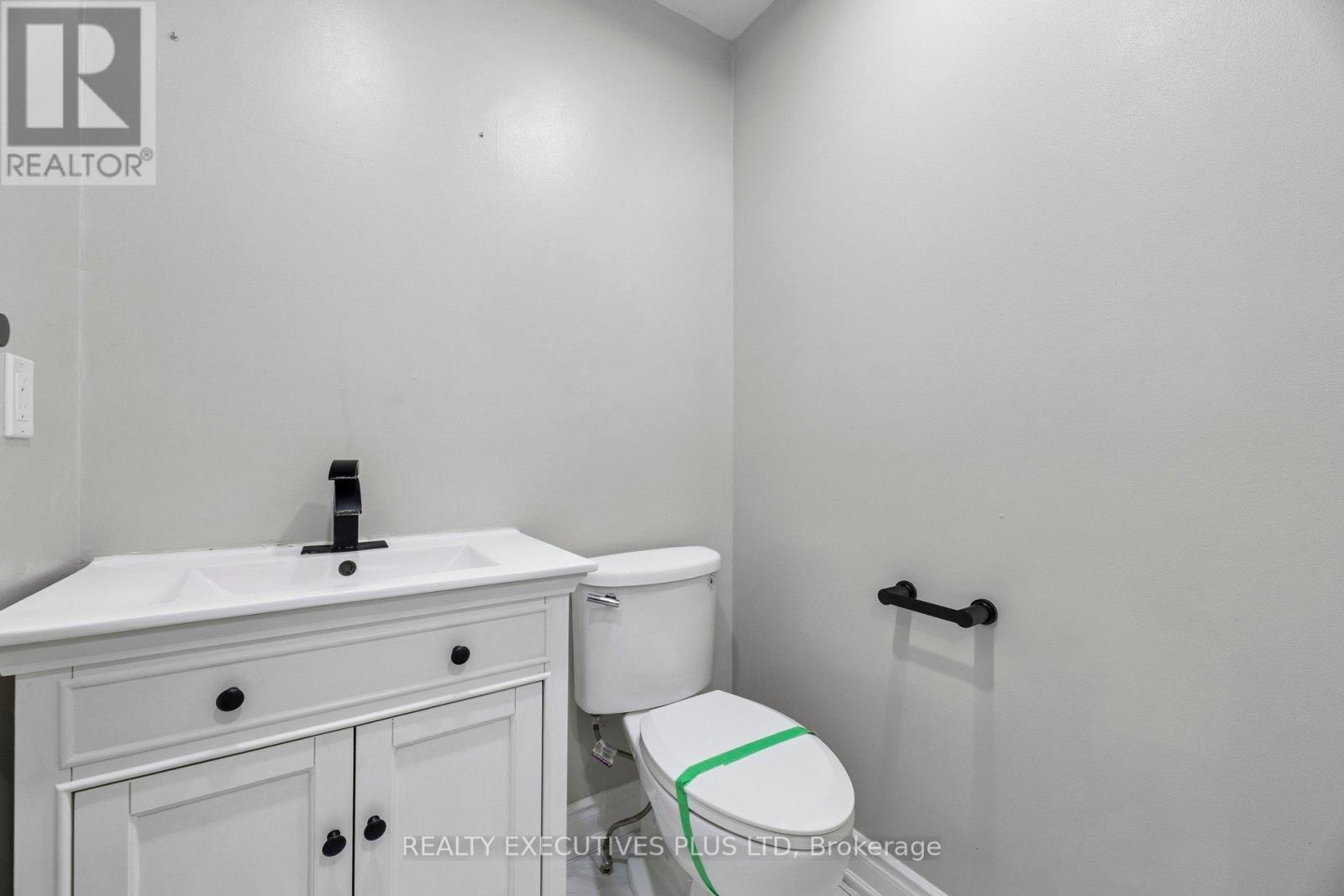 693 Barnes Crescent Property Photo 23
