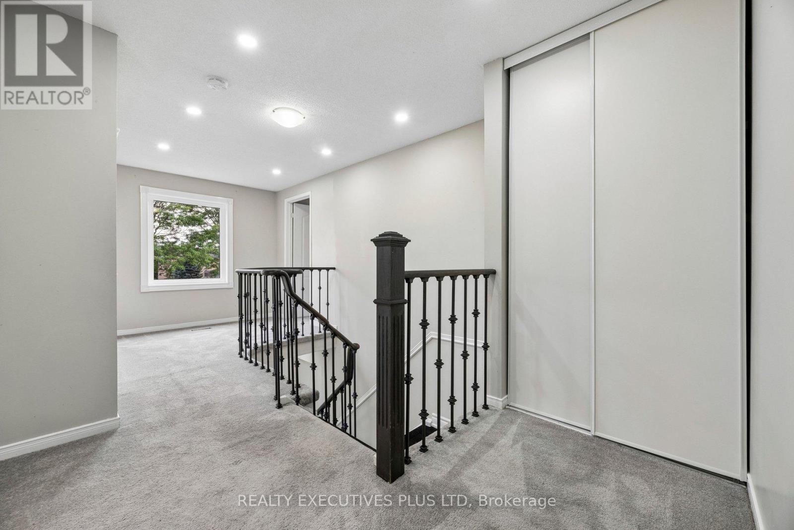 693 Barnes Crescent Property Photo 25