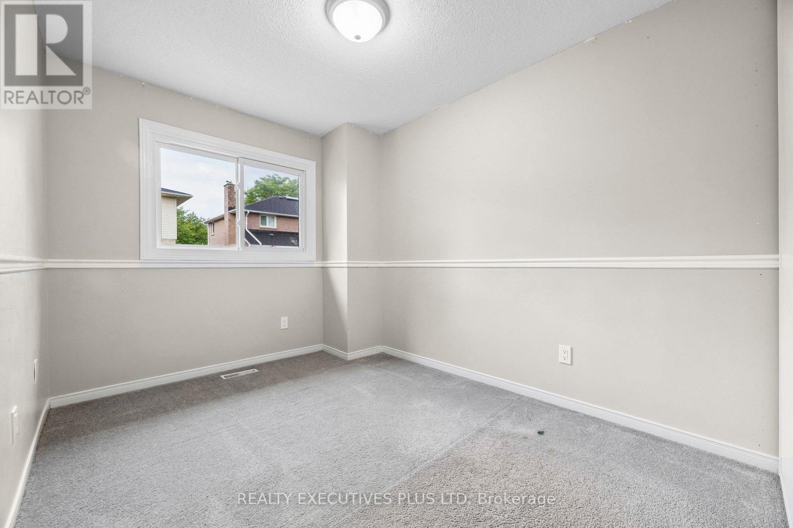 693 Barnes Crescent Property Photo 30