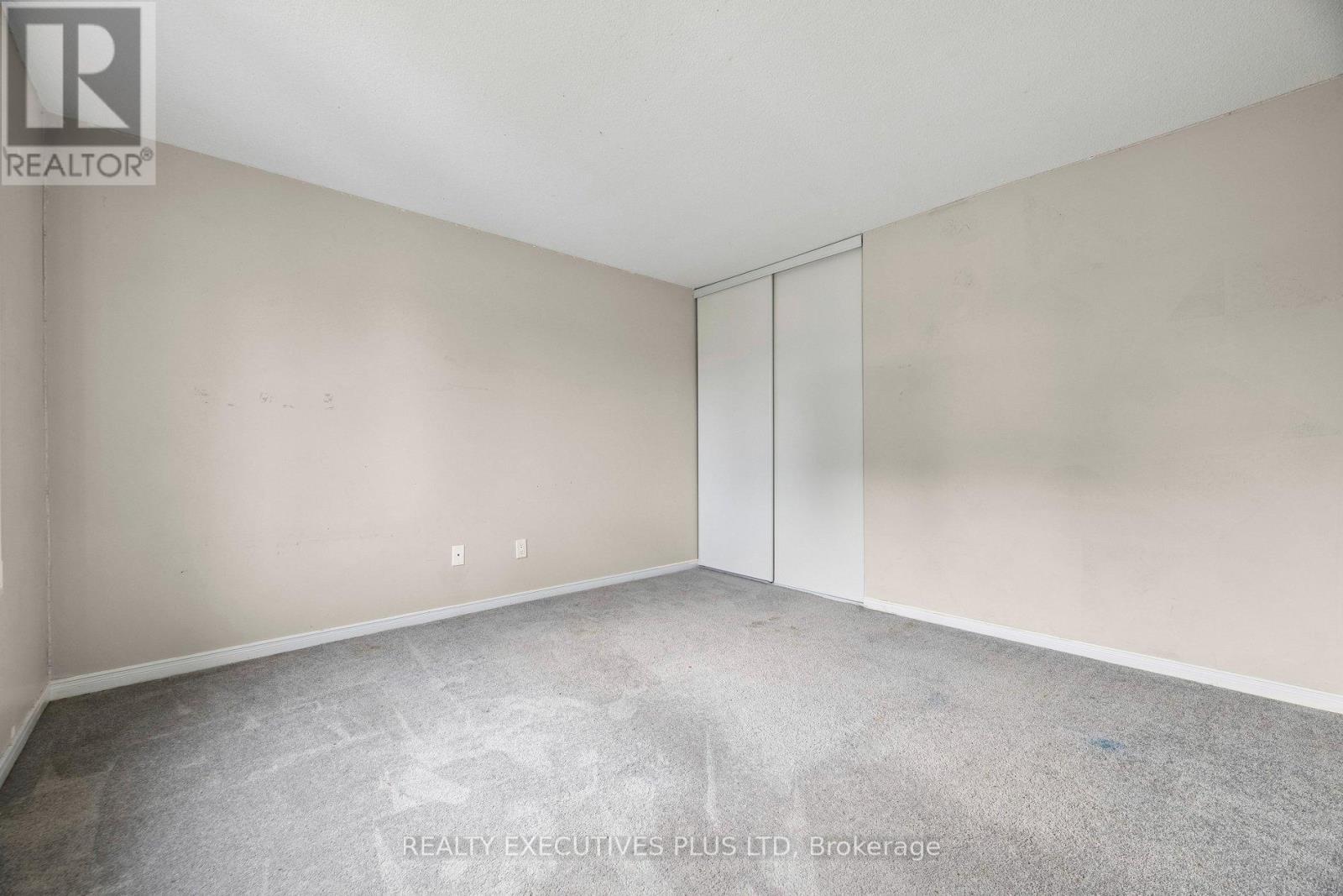 693 Barnes Crescent Property Photo 34
