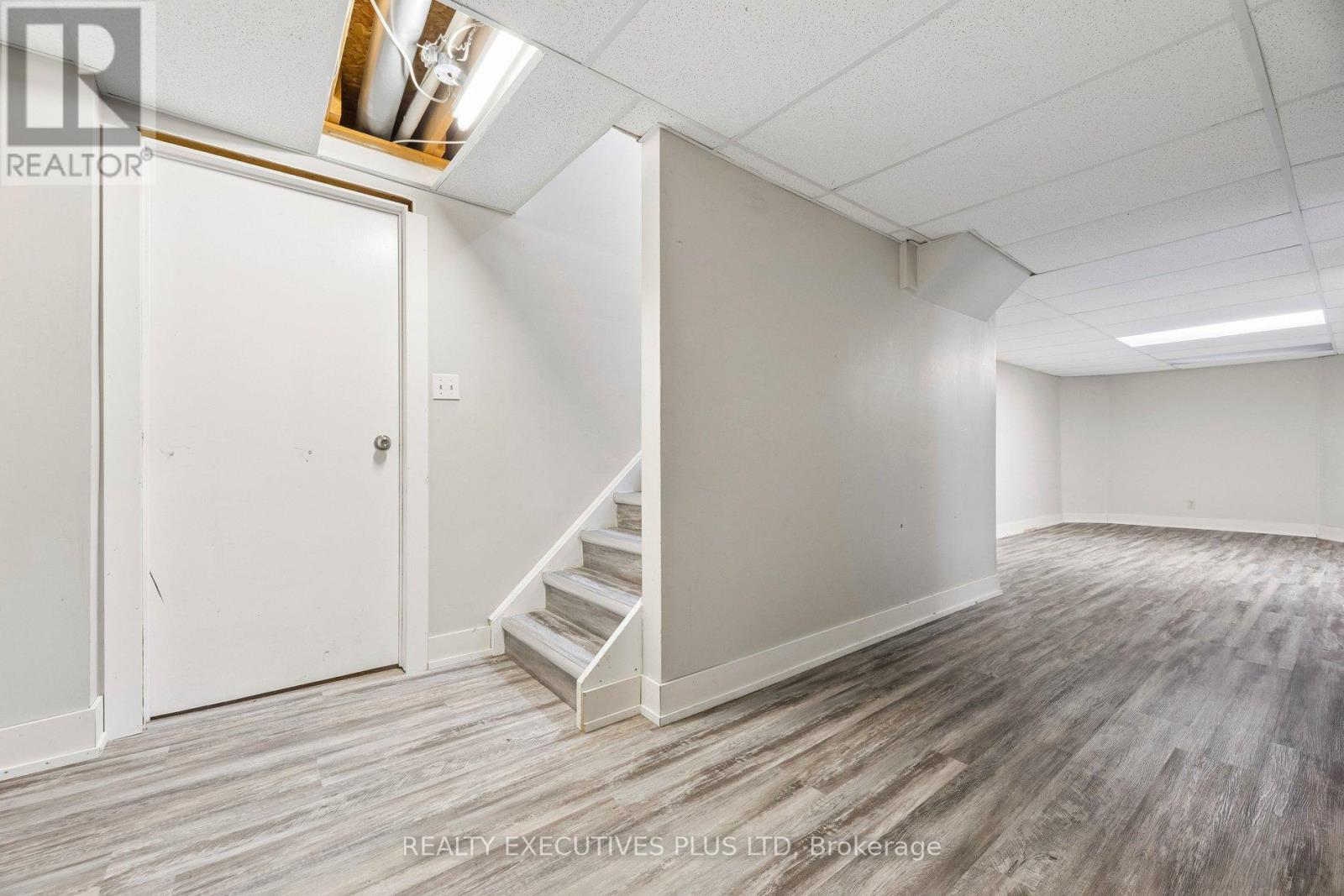 693 Barnes Crescent Property Photo 37