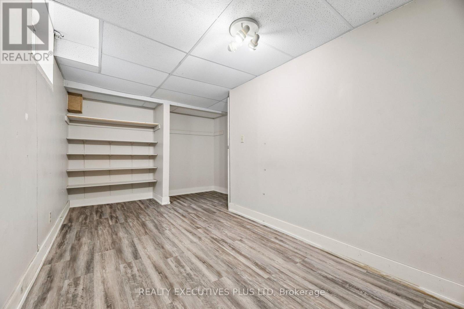 693 Barnes Crescent Property Photo 40