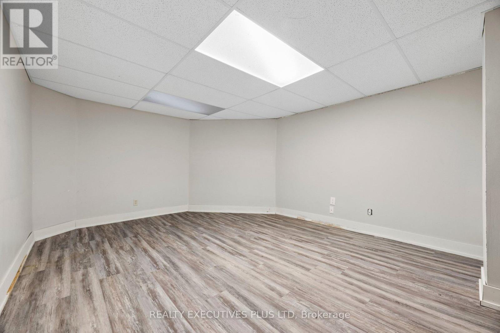 693 Barnes Crescent Property Photo 41