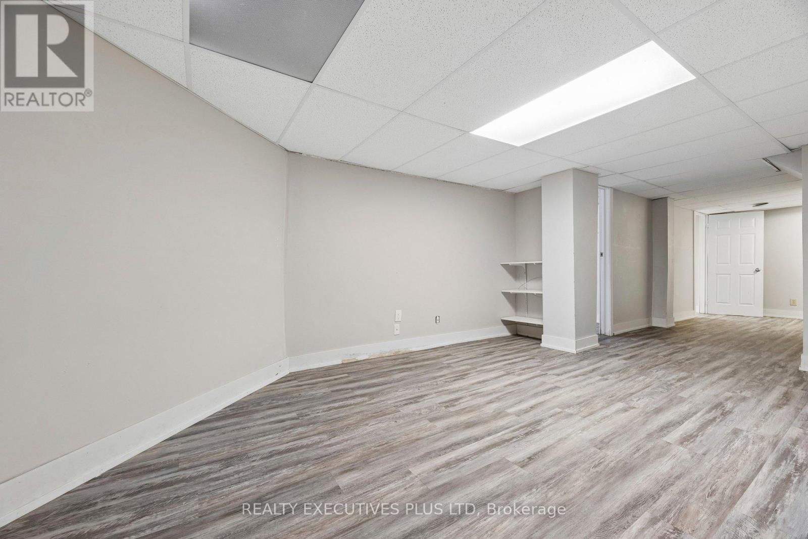 693 Barnes Crescent Property Photo 42