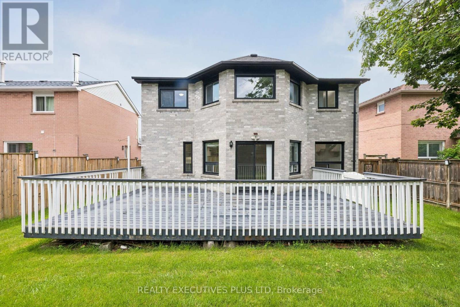 693 Barnes Crescent Property Photo 46