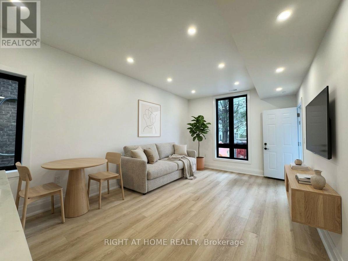 #2 - 151 Gledhill Avenue Property Photo 3
