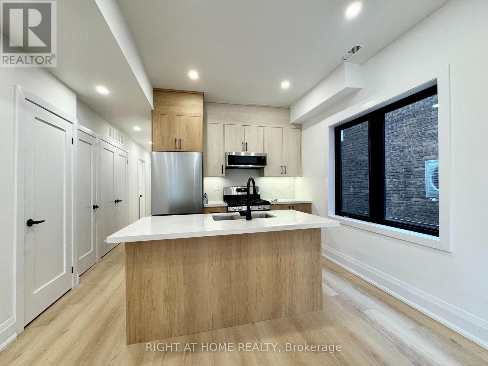 #2 - 151 Gledhill Avenue Property Photo 6