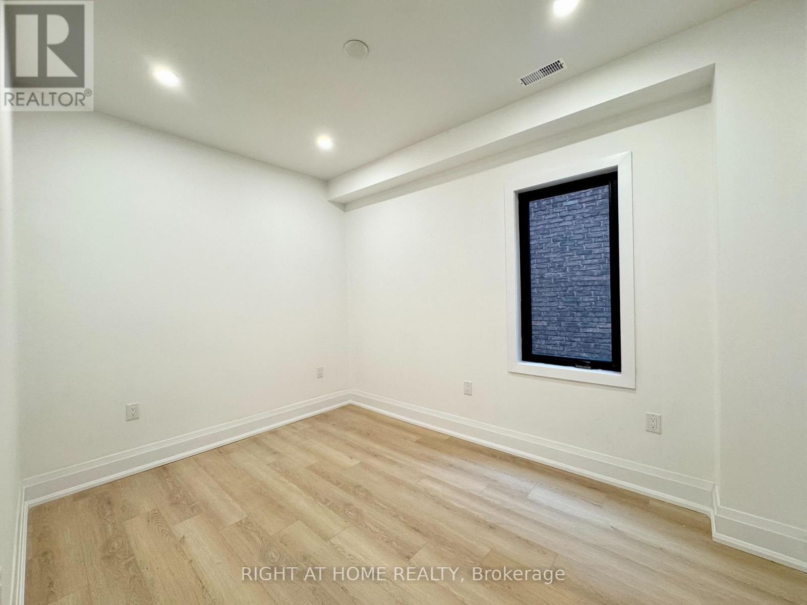 #2 - 151 Gledhill Avenue Property Photo 8