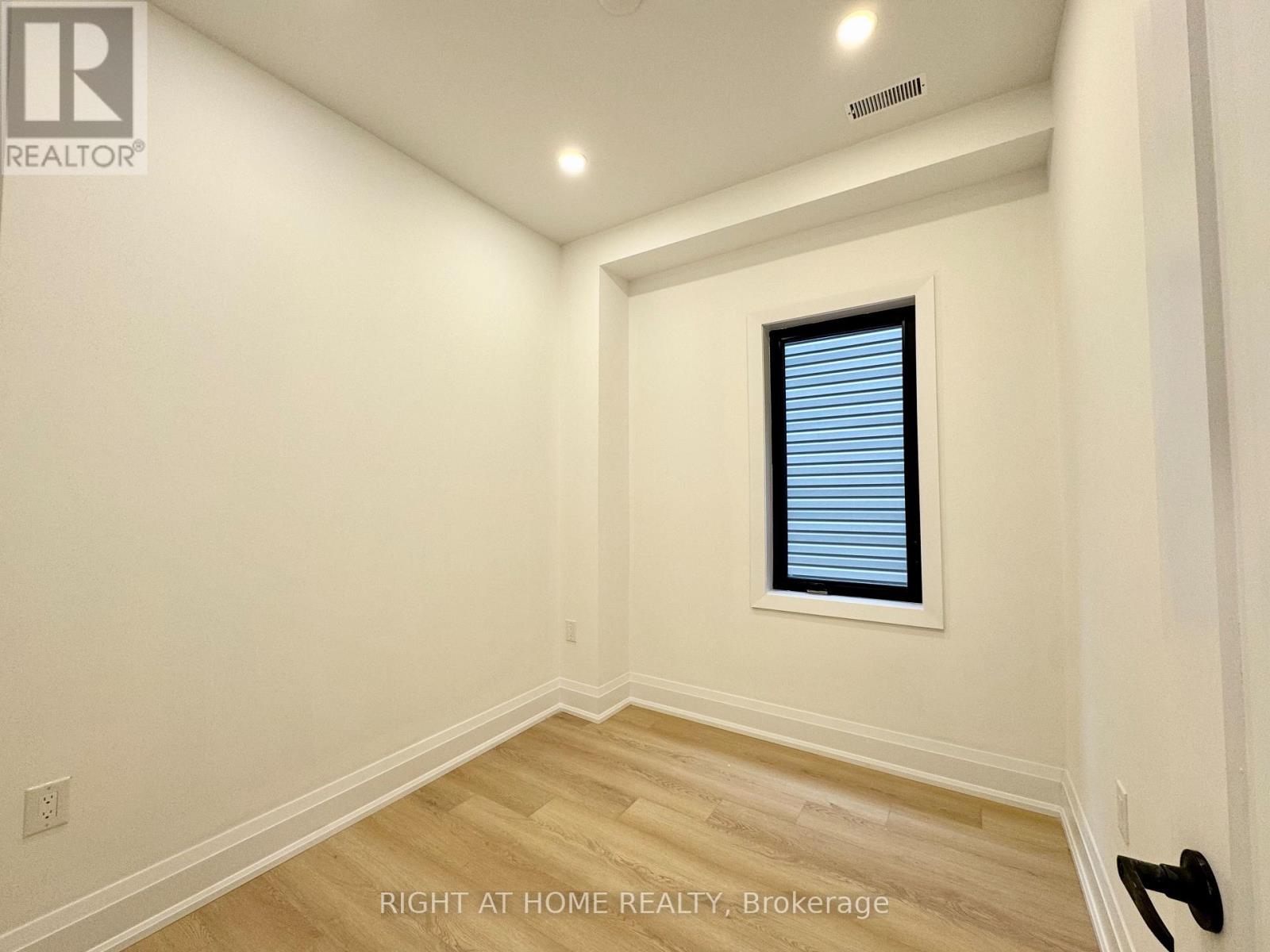 #2 - 151 Gledhill Avenue Property Photo 9