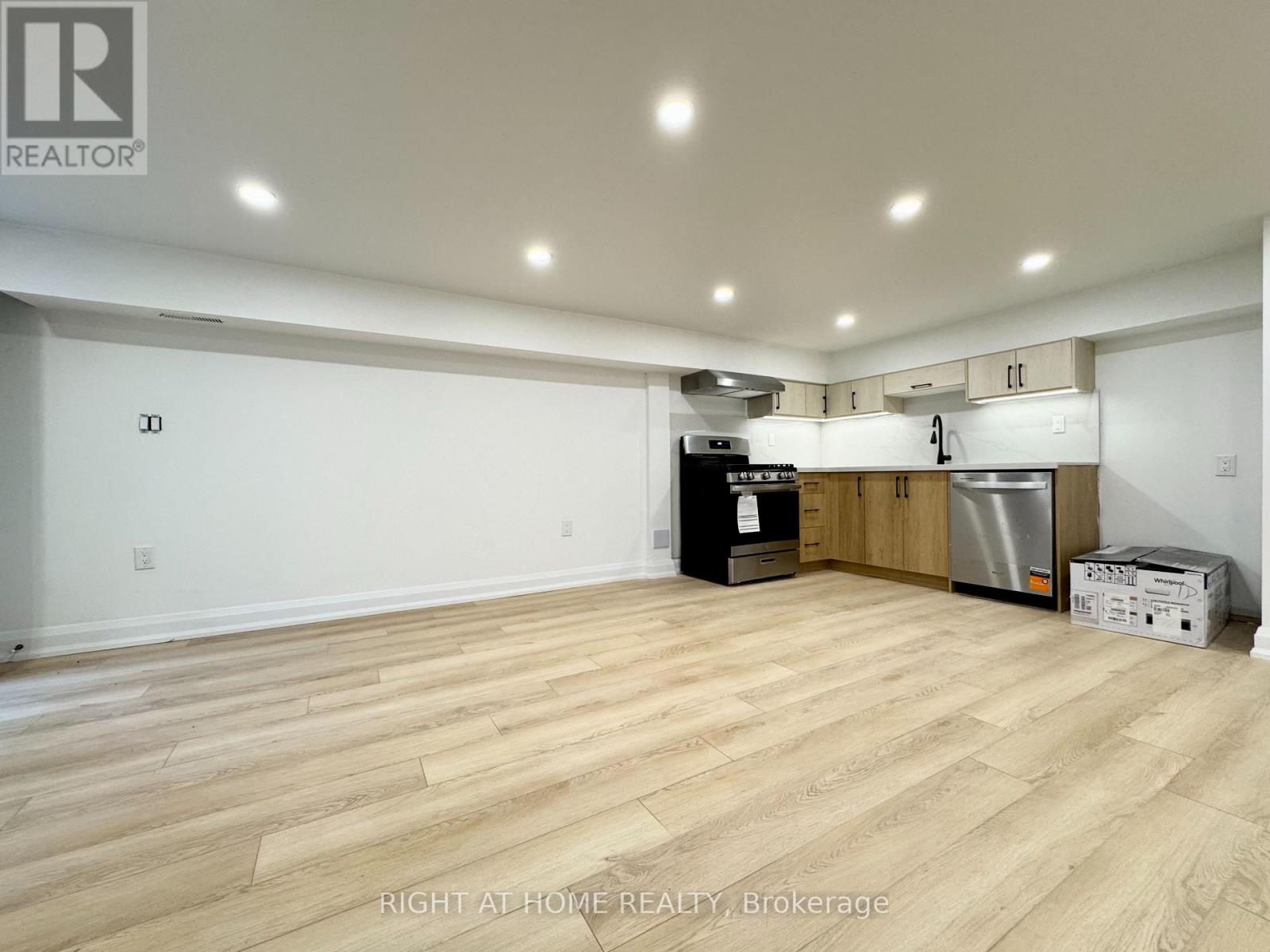#1 - 151 Gledhill Avenue Property Photo 7
