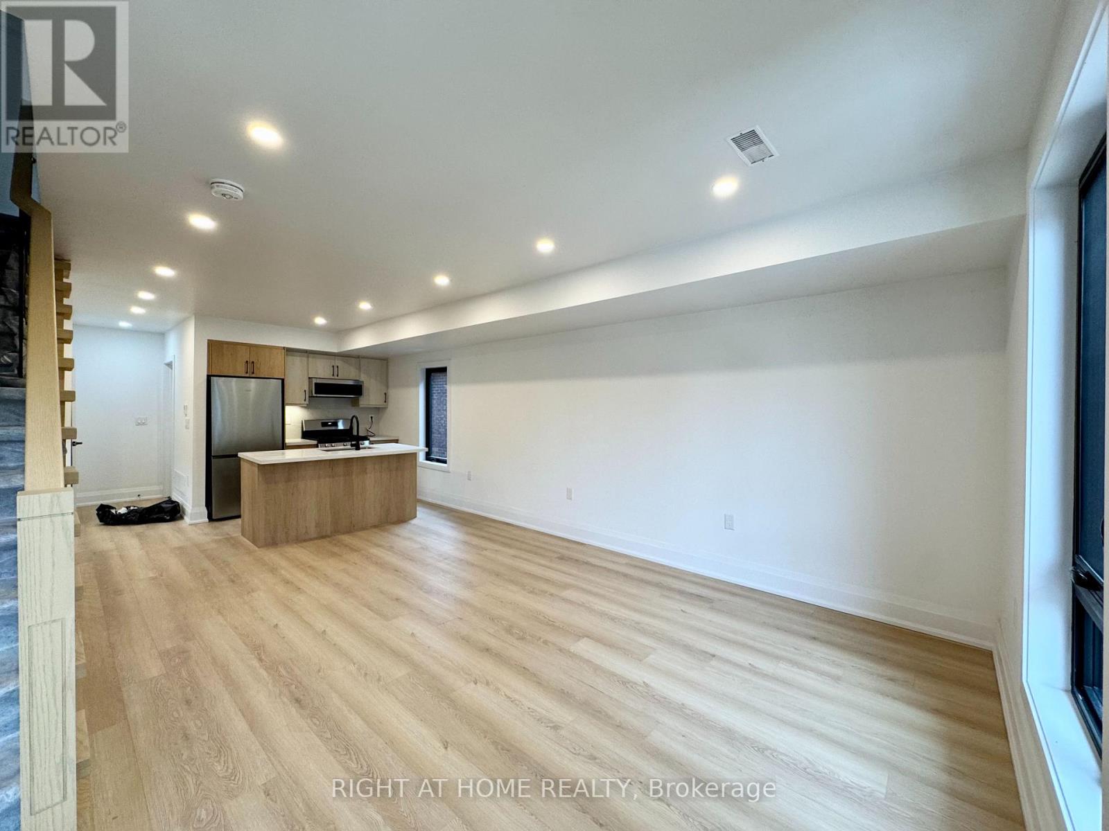 #3 - 151 Gledhill Avenue Property Photo 8