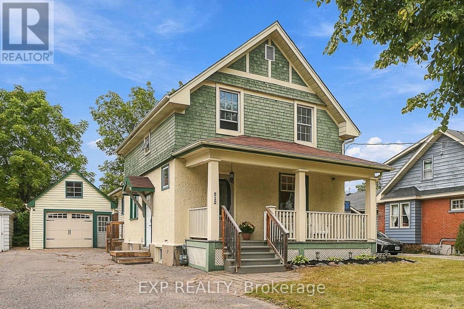 312 Walnut Street W Property Photo 1