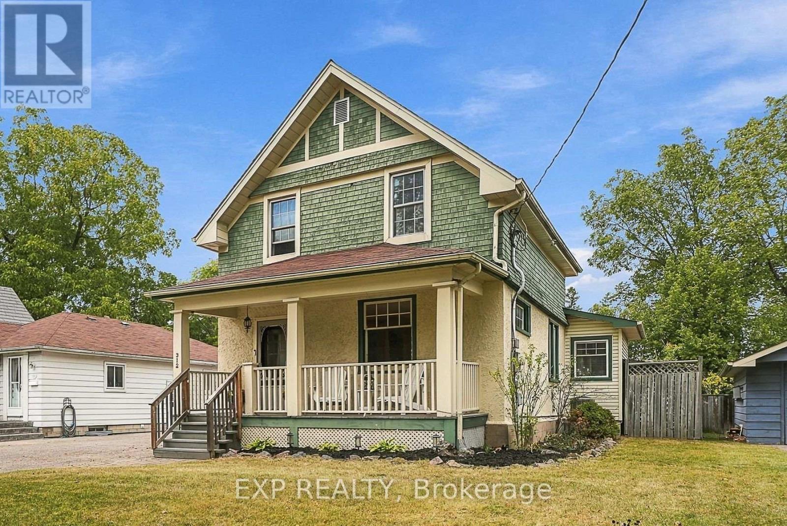 312 Walnut Street W Property Photo 2