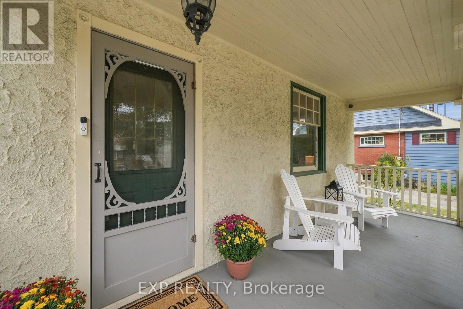 312 Walnut Street W Property Photo 3