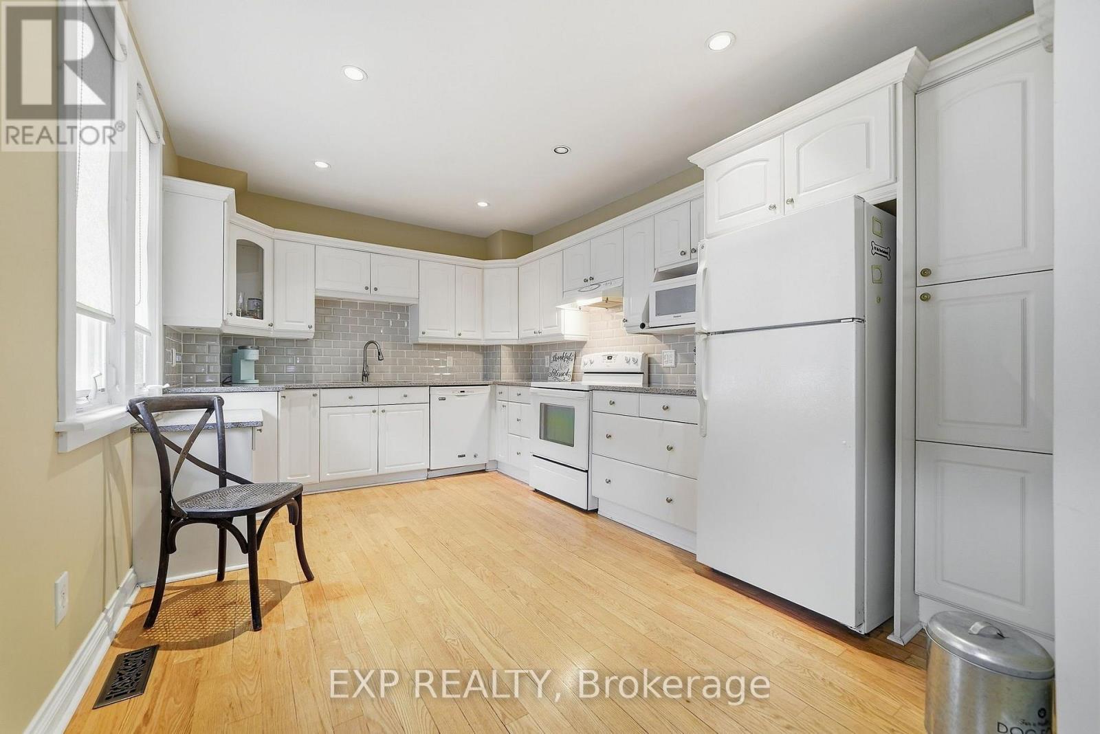 312 Walnut Street W Property Photo 11