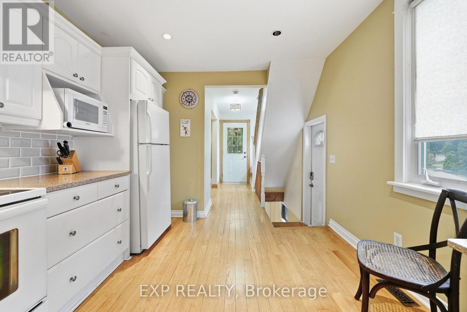 312 Walnut Street W Property Photo 13