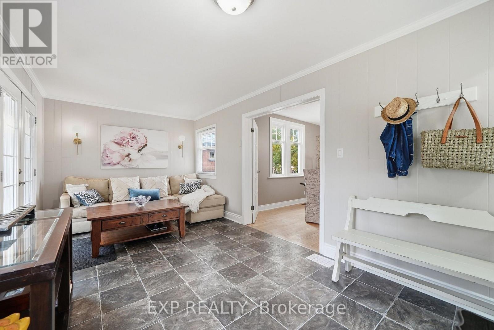 312 Walnut Street W Property Photo 16