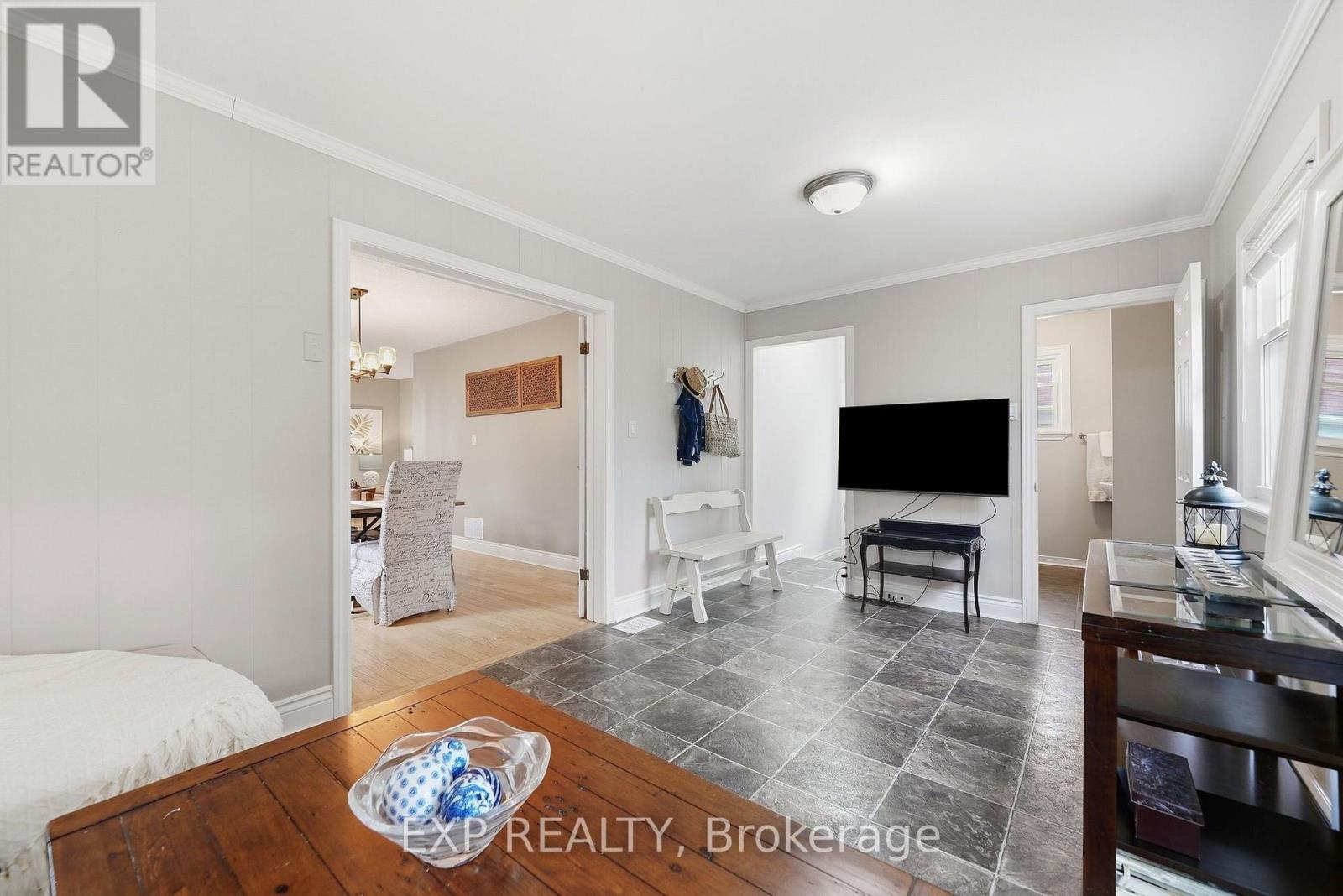 312 Walnut Street W Property Photo 17