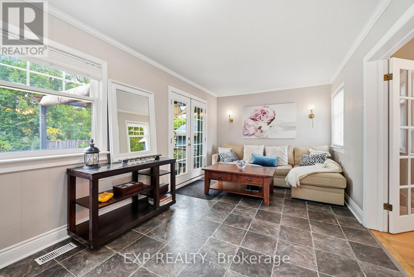 312 Walnut Street W Property Photo 18