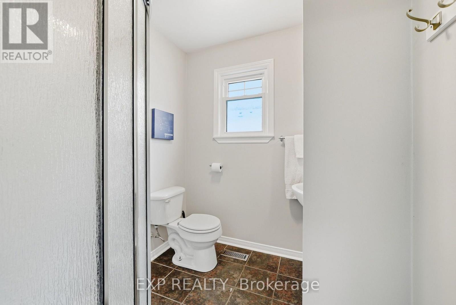 312 Walnut Street W Property Photo 19
