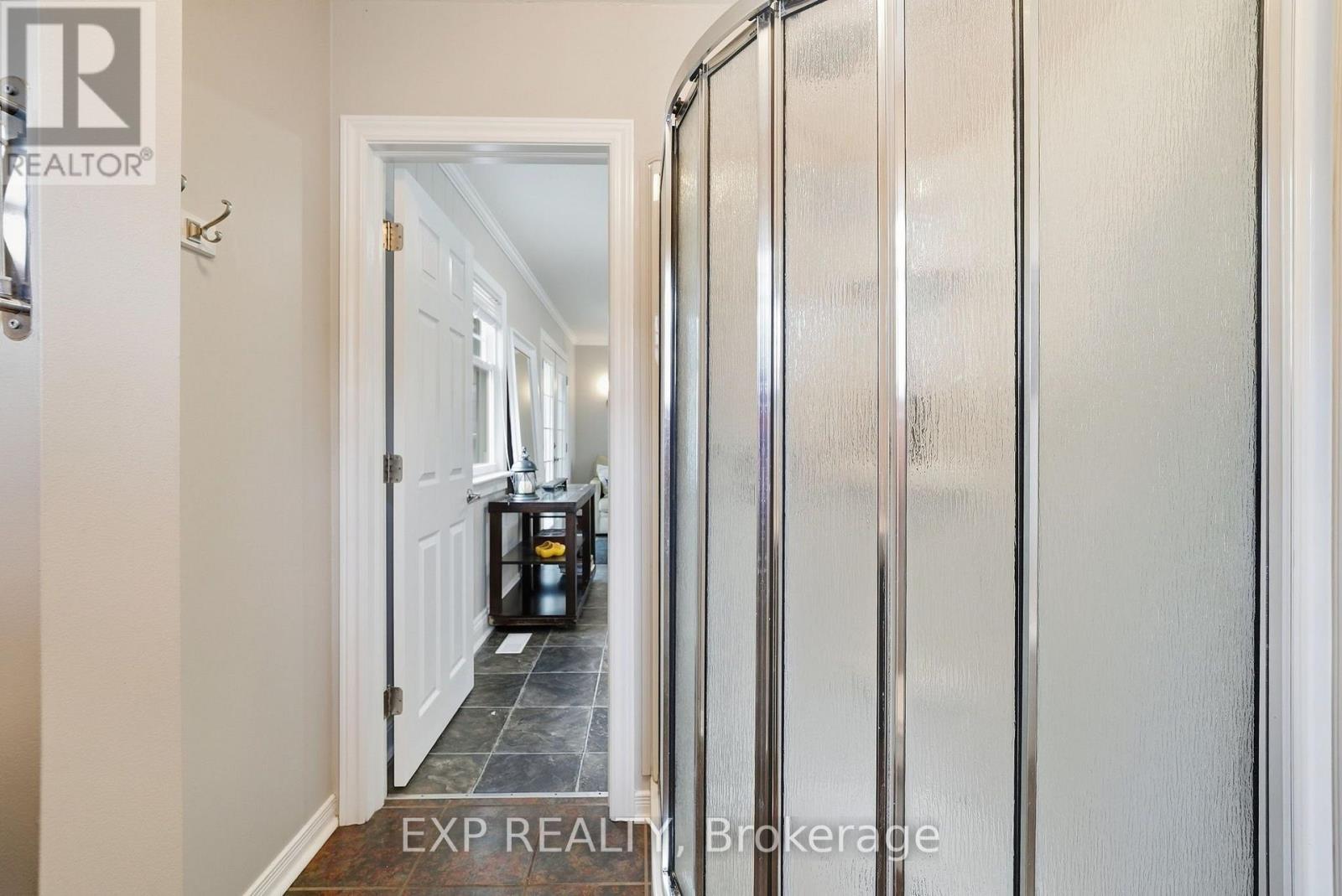 312 Walnut Street W Property Photo 20