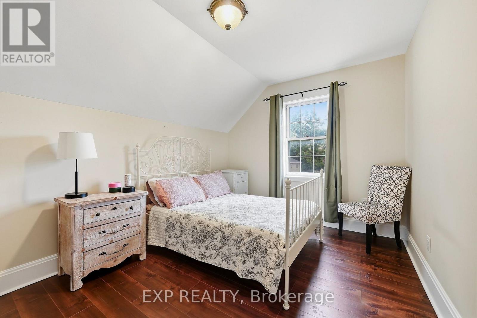 312 Walnut Street W Property Photo 23
