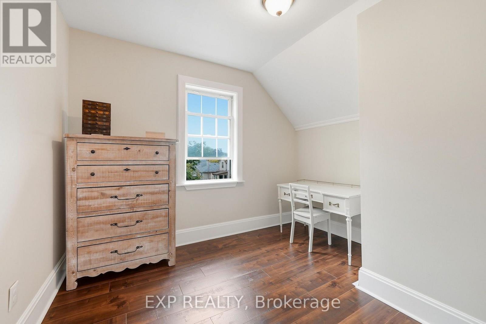 312 Walnut Street W Property Photo 25