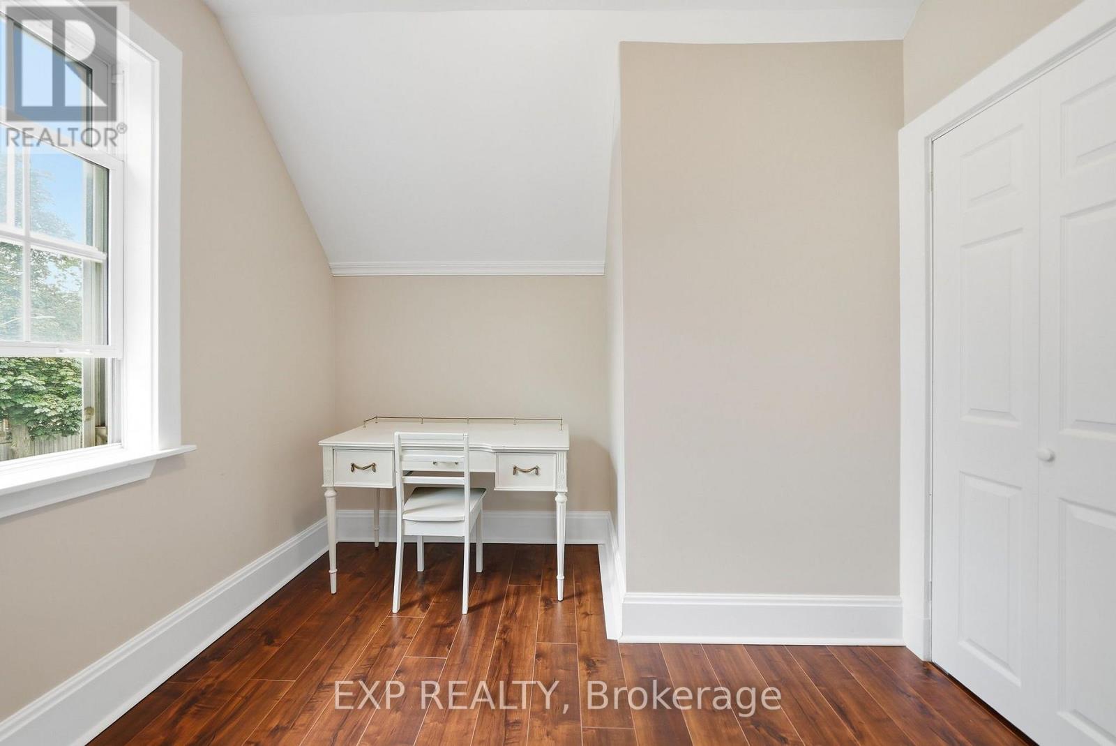 312 Walnut Street W Property Photo 26