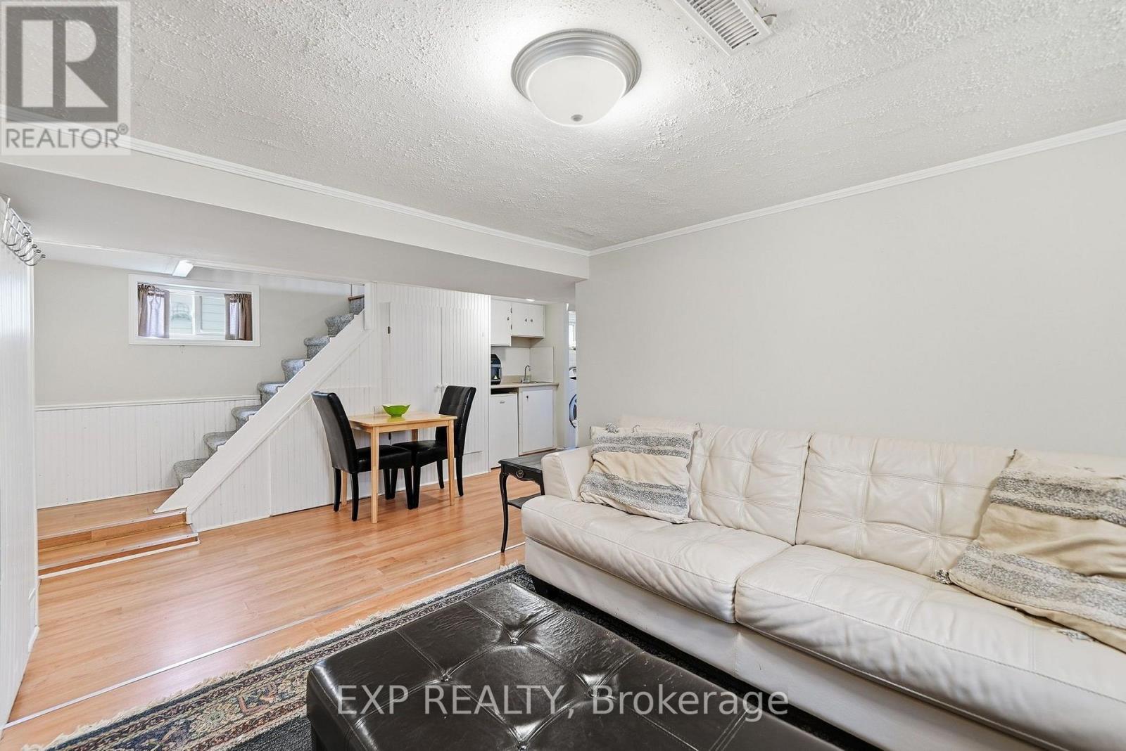 312 Walnut Street W Property Photo 31