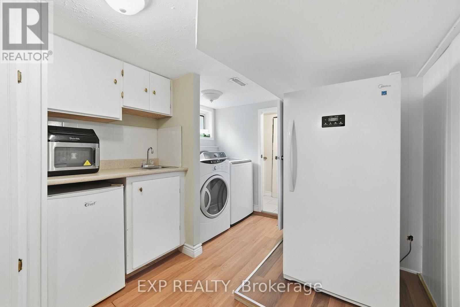 312 Walnut Street W Property Photo 33